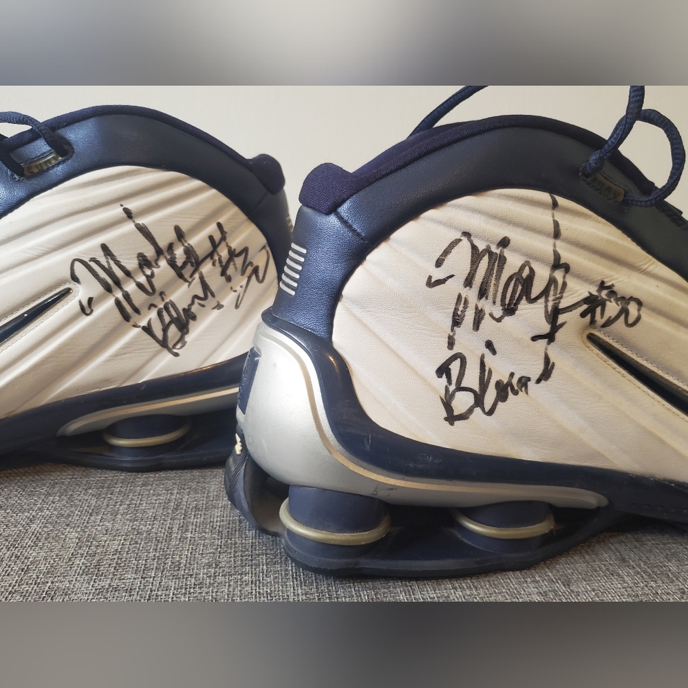 SIGNED Mark Blount Nike Shox size 18